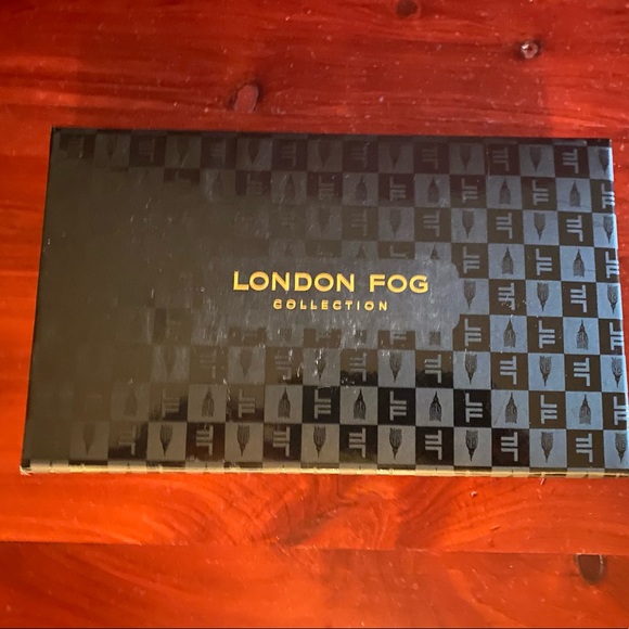 London Fog Wristlet - Picture 6 of 6